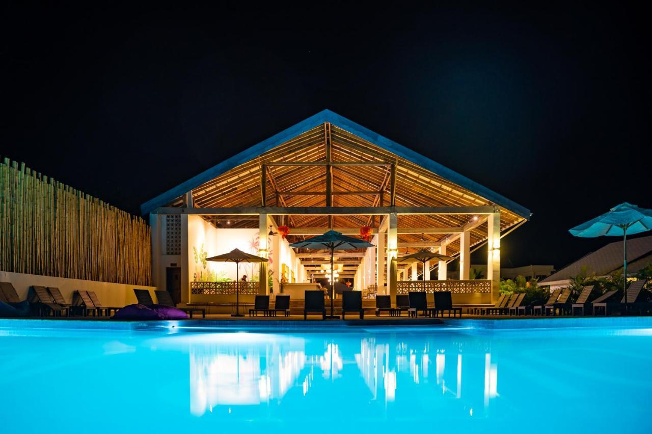 You&Me Resort Pagoda Beach Bagian luar foto
