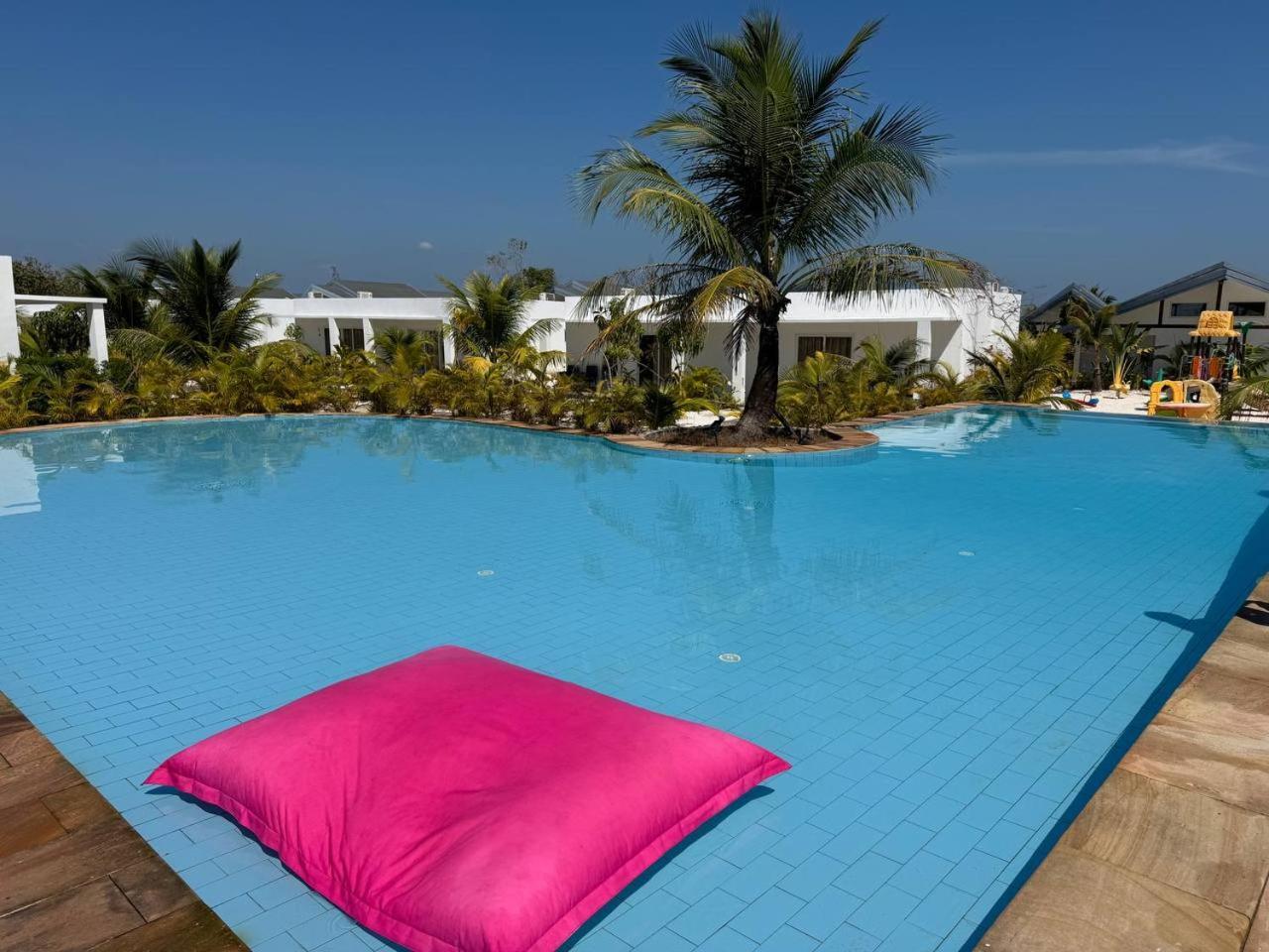 You&Me Resort Pagoda Beach Bagian luar foto