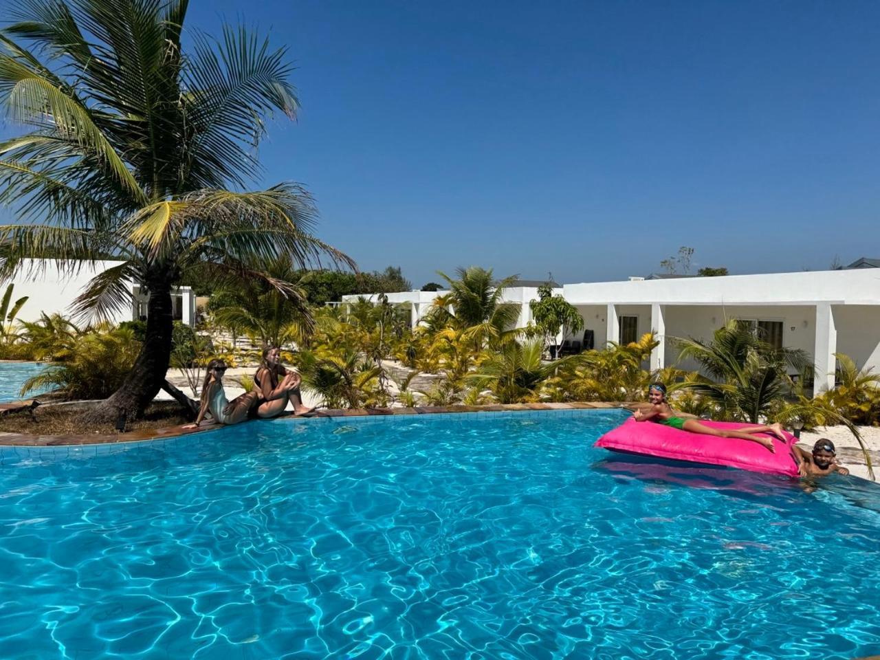 You&Me Resort Pagoda Beach Bagian luar foto